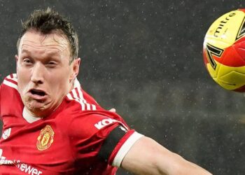 Legendarul fundaș Phil Jones se desparte de Manchester United, după 12 sezoane!