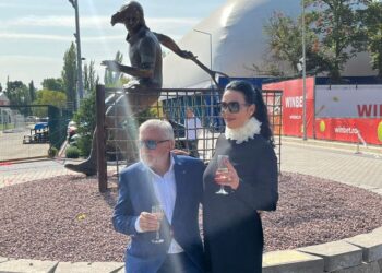 Marica i-a făcut o statuie chicioasă lui Ilie Năstase: „Excepțională, seamănă perfect!”