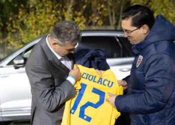 Marcel Ciolacu și-a făcut campanie și pe spatele echipei naționale! Premierul a mers în cantonamentul tricolorilor înainte de meciul cu Elveția!
