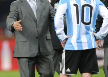 Cine a fost mai mare, Maradona sau Messi?