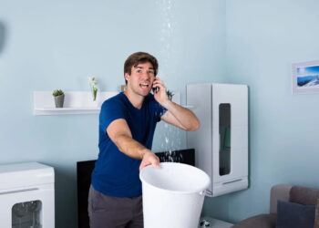 Scurgeri sau infiltrații de apă prin acoperișul din țiglă ceramică? Iată ce poți face