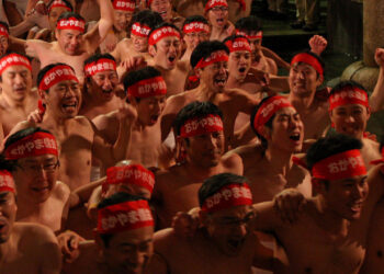 Un festival al „dezbrăcaților” din Japonia, vechi de mii de ani, nu se va mai ține din cauză că participanții sunt prea bătrâni!