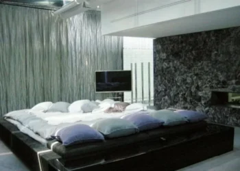 Cum arată apartamentul de lux din Băneasa al lui Ion Țiriac? Pat din piele de elefant!