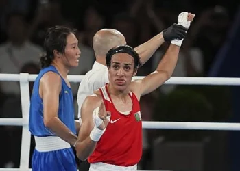 Boxerul Imane Khelif, primul bărbat din istorie care câștigă aurul la Olimpiadă la o categorie de femei, după ce a pulverizat o chinezoaică