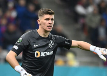Târnovanu, pe făraș? Cu ce superportar negociază FCSB-ul?