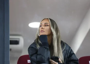 Fosta soție a lui Claudiu Niculescu, Diana Munteanu, a făcut senzație în tribune la Rapid – Farul,  la 45 de ani!