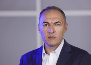 Profesorul de economie PNL-ist Cristian Păun: „Eu, ca economist, consider decizia extrem de neinspirată. Mai bine își lua un apartament”