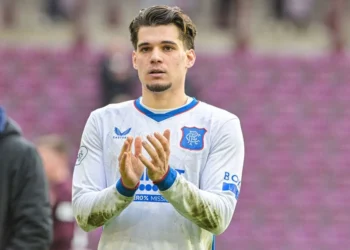 Ianis Hagi și critici din Regat: „Dispare din joc, parcă își lasă echipa în 10”