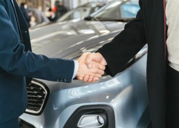 Rent a car în Suceava pentru deplasări de serviciu, vacanțe și drumuri în afara orașului